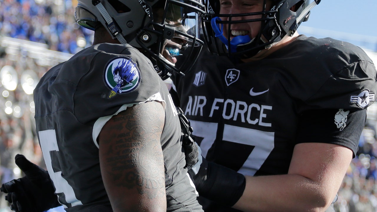 Hammond leads way as Air Force rolls by New Mexico 42-24